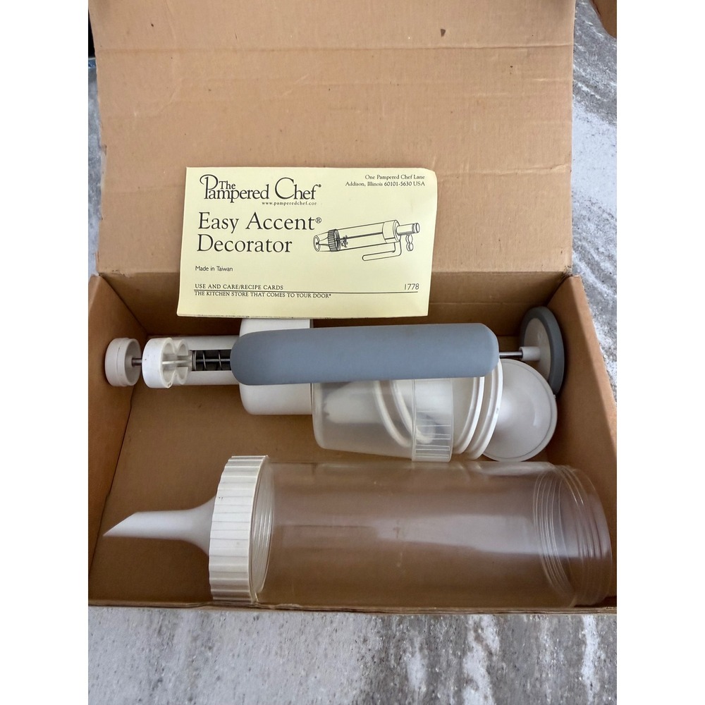 The Pampered Chef Easy Accent Decorator 1778 0.5 Cup Manual w/ Handle & Tips